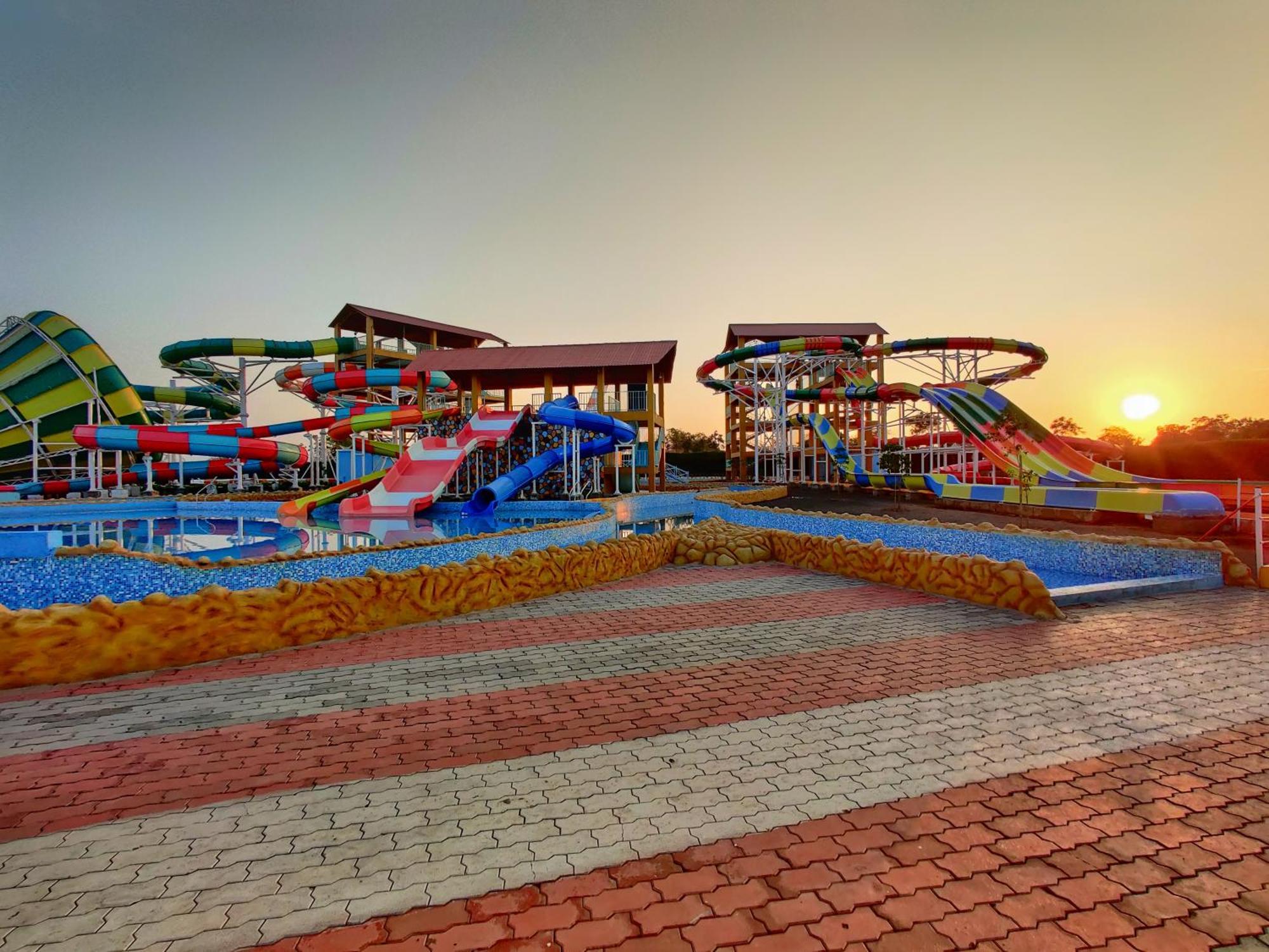 Wet N Wild Water Park & Resort Mendarda Exteriör bild