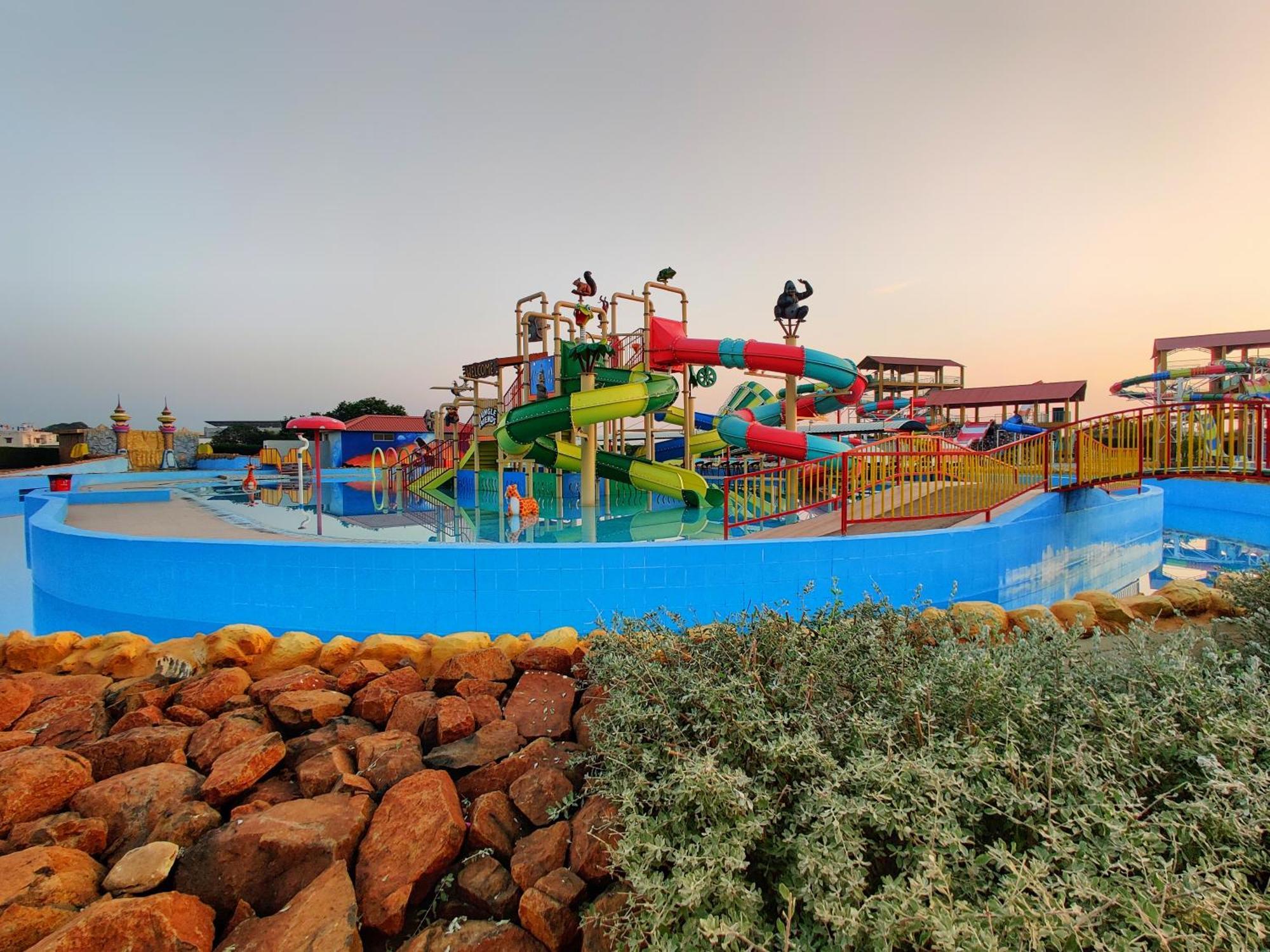 Wet N Wild Water Park & Resort Mendarda Exteriör bild