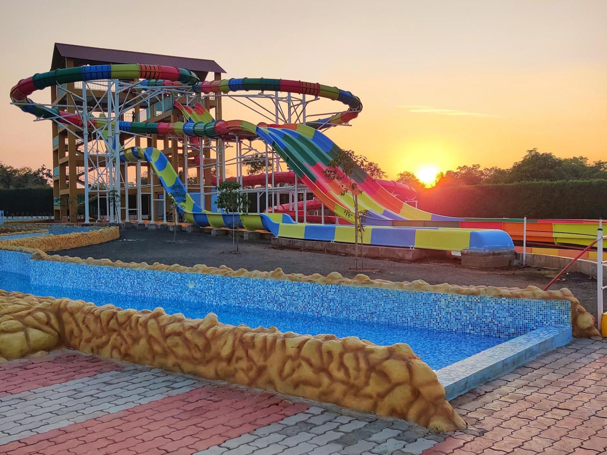 Wet N Wild Water Park & Resort Mendarda Exteriör bild
