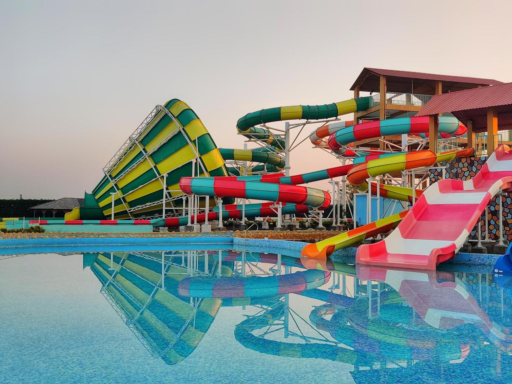 Wet N Wild Water Park & Resort Mendarda Exteriör bild